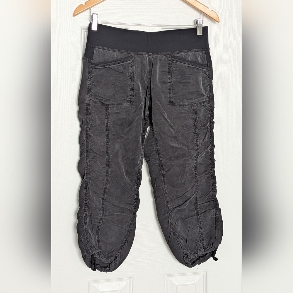 Lululemon Athletica Women's (Size 6) Cool-Down Capris/Cropped Pants